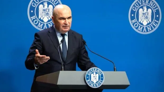 Ilie Bolojan vorbește la o conferință de presă despre acuzații.