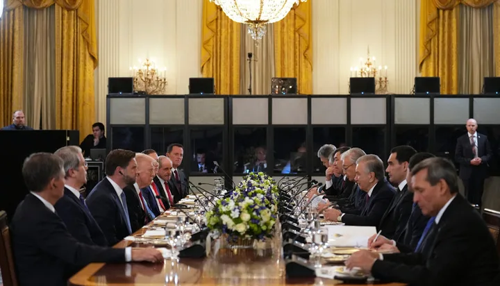 Reuniune oficială între reprezentanți ai SUA și Kazahstan pentru investiții.