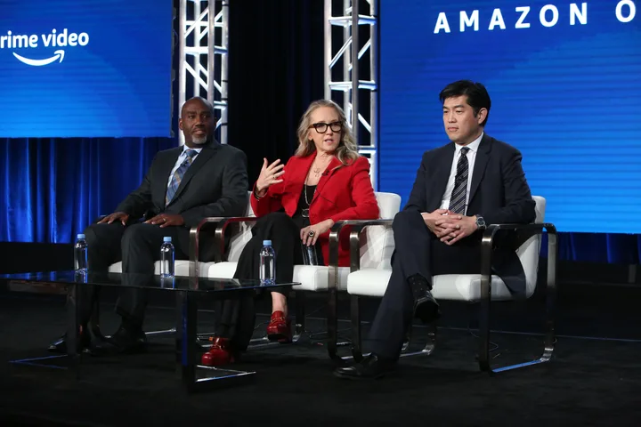 Discuție despre utilizarea inteligenței artificiale în producția de filme și seriale.