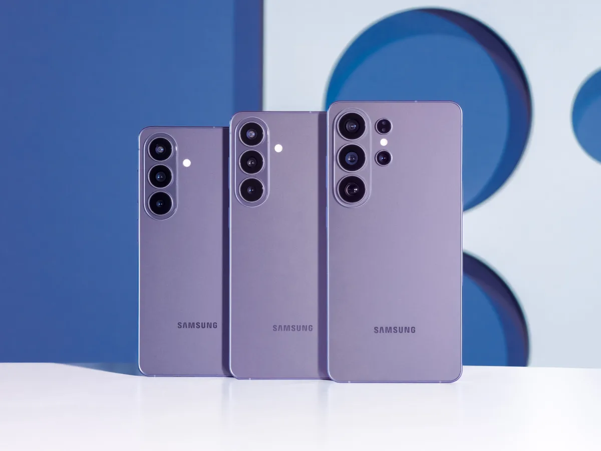 Noua gamă de smartphone-uri Samsung în nuanțe de violet.