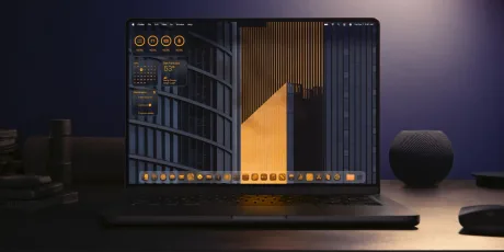 Ecranul unui laptop cu un design modern și culori calde.