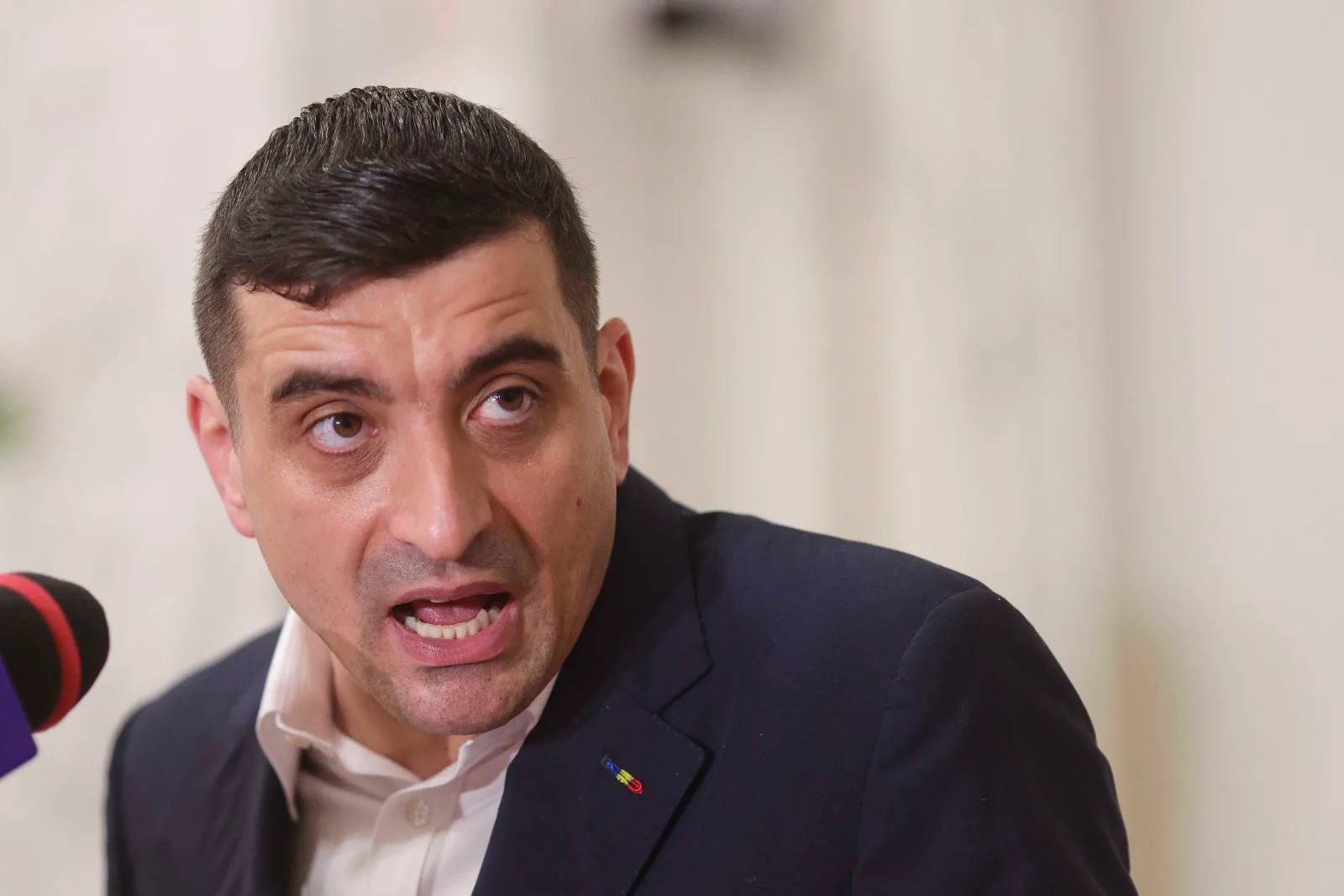 George Simion discutând despre necesitatea unui guvern legitim după incidentul din Galați.