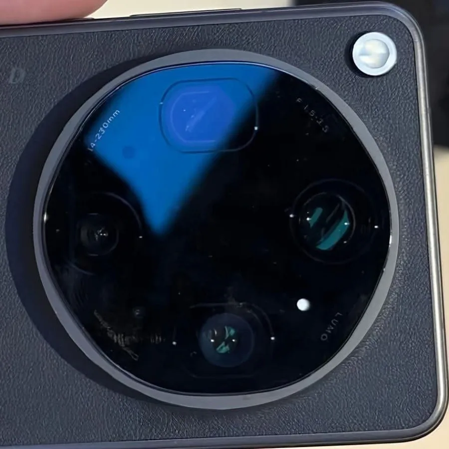 Modul foto rotund al Oppo Find X9 Ultra cu detalii interesante.