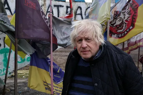 Boris Johnson vizitând frontul din Zaporojie, subliniind nevoia de sprijin pentru Ucraina.