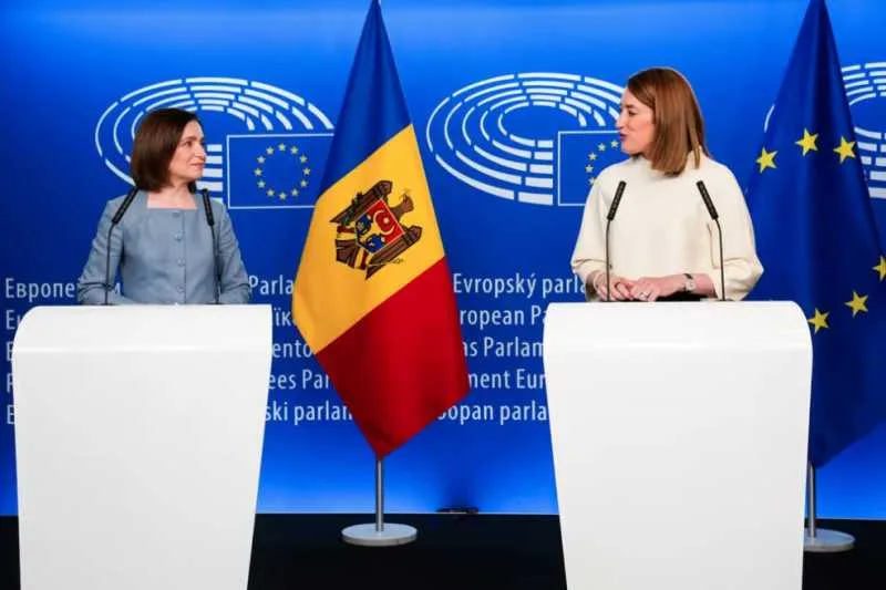 Întâlnire între Maia Sandu și Roberta Metsola la Parlamentul European.