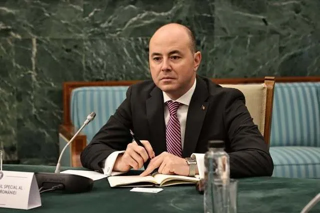 Deputatul discutând despre importanța zilei de 10 Mai pentru România.