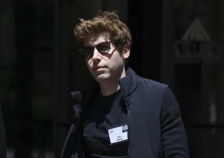 Sam Altman părăsește conducerea Helion pentru a facilita parteneriate strategice în energie.