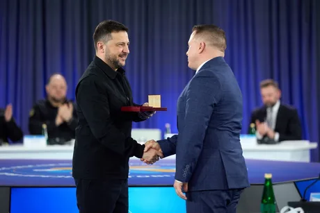 Zelenski și un reprezentant al minorității maghiare din Transcarpatia la o întâlnire importantă.