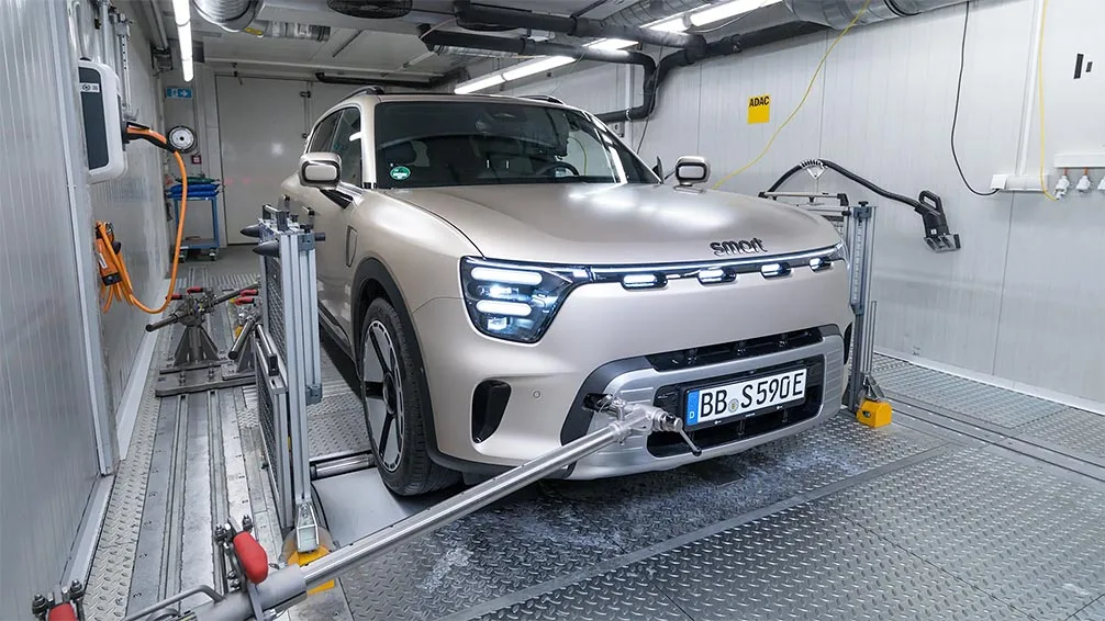 Test de autonomie pentru mașini electrice în laboratorul ADAC.