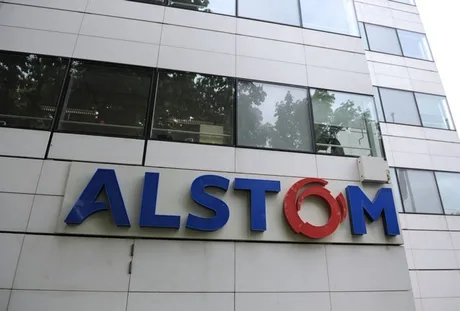 Logo-ul Alstom pe clădirea sediului din Paris.