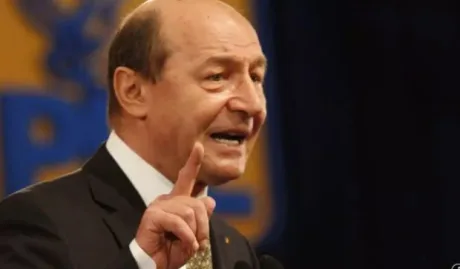 Traian Băsescu critică întârzierile în desemnarea premierului.