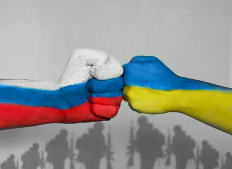 Simbol al confruntării dintre Ucraina și Rusia, cu mâini pictate în culorile naționale.