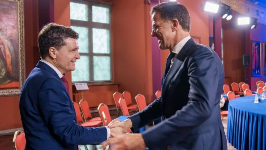 Nicușor Dan și Mark Rutte discută despre securitatea aeriană a României.