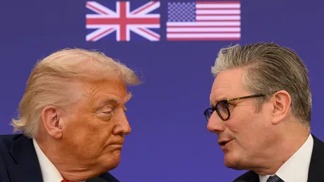 Premierul britanic discută cu un oficial american despre colaborarea militară.