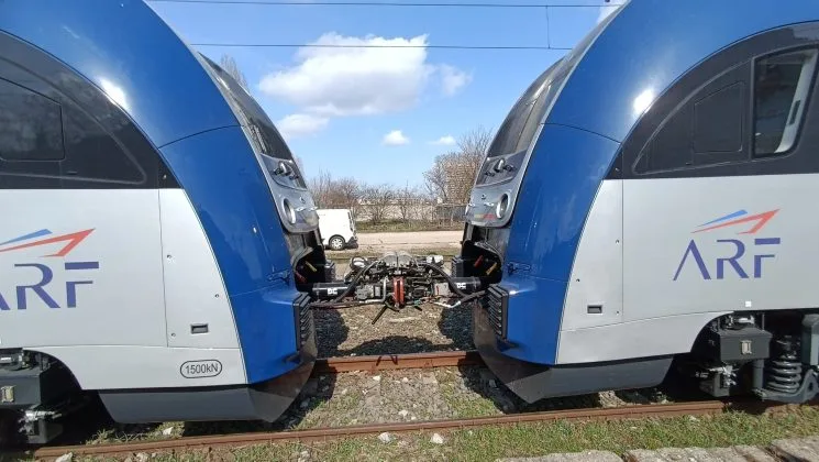 Trenuri moderne PESA nefolosite din cauza lipsei halelor de mentenanță.