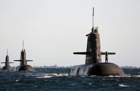 Submarine nucleare australiene navigând în apele din Indo-Pacific.