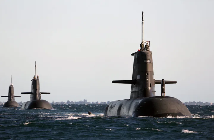 Submarine nucleare australiene navigând în apele din Indo-Pacific.