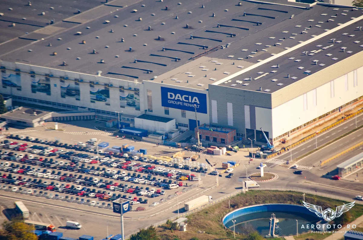 Uzina Dacia din Mioveni, simbol al industriei auto românești.