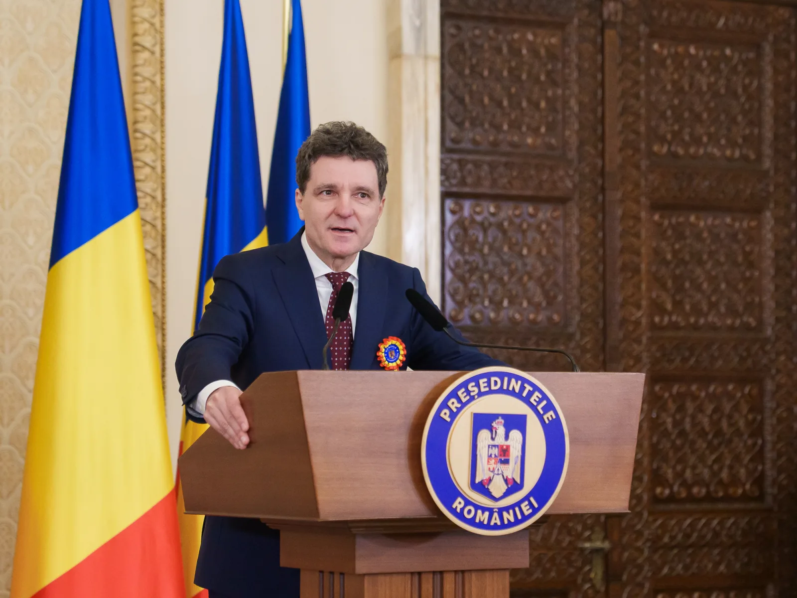 Nicușor Dan discutând despre legea cotelor de intervenție pentru urși.