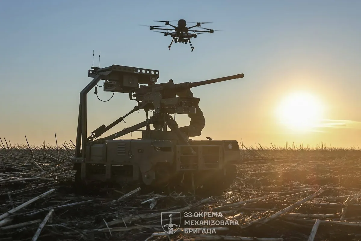 Drone ucrainene în acțiune pe câmpul de luptă, sub soarele apus.