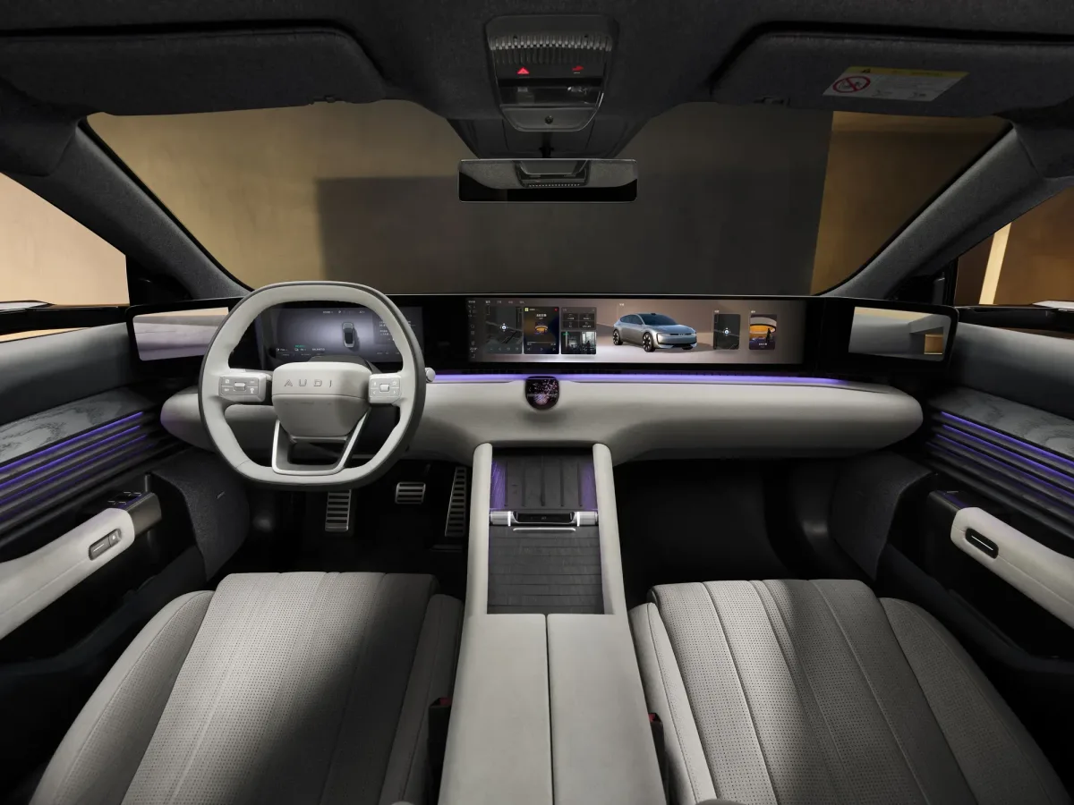 Interiorul modern al modelului Audi E5 Sportback, cu tehnologie avansată.