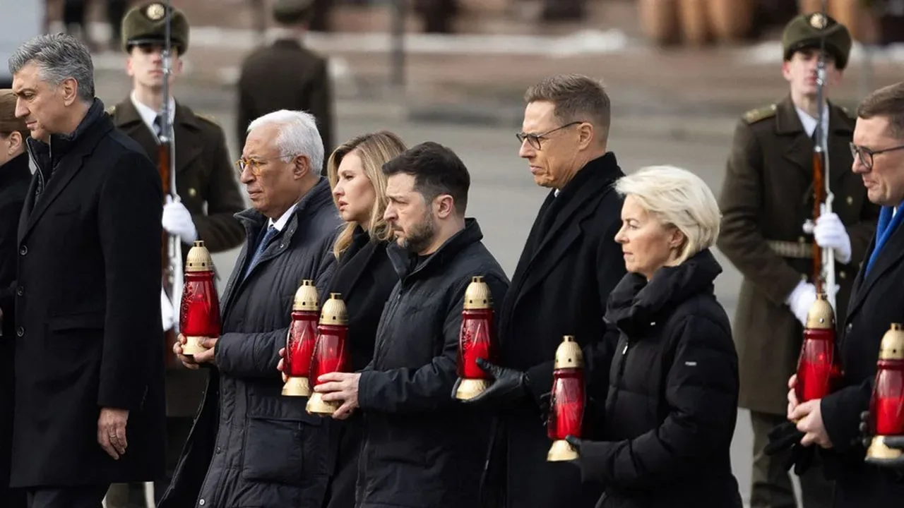 Lideri europeni discutând despre sancțiuni împotriva Rusiei.