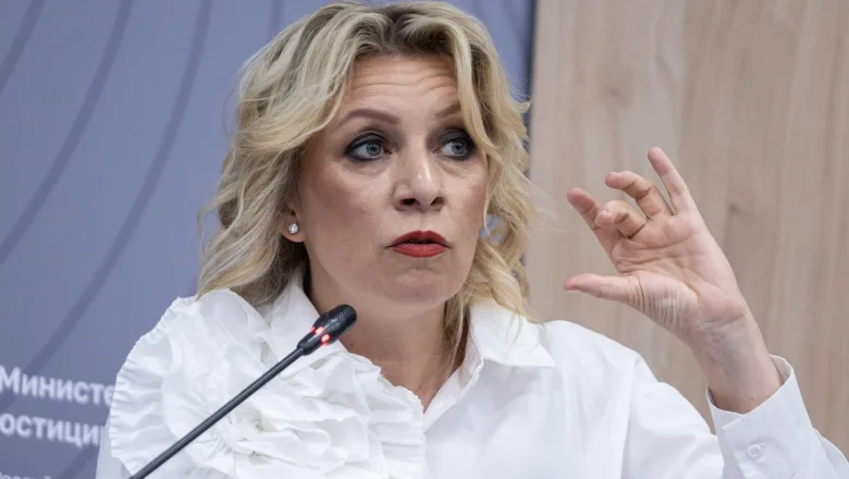 Maria Zaharova discutând despre relațiile dintre Rusia și Armenia.