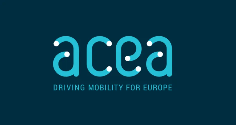 Logo-ul Asociației Constructorilor Europeni de Automobile pe fundal închis.