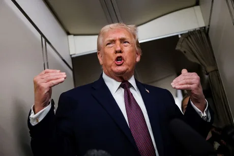 Donald Trump discutând despre situația tensionată cu Iranul.