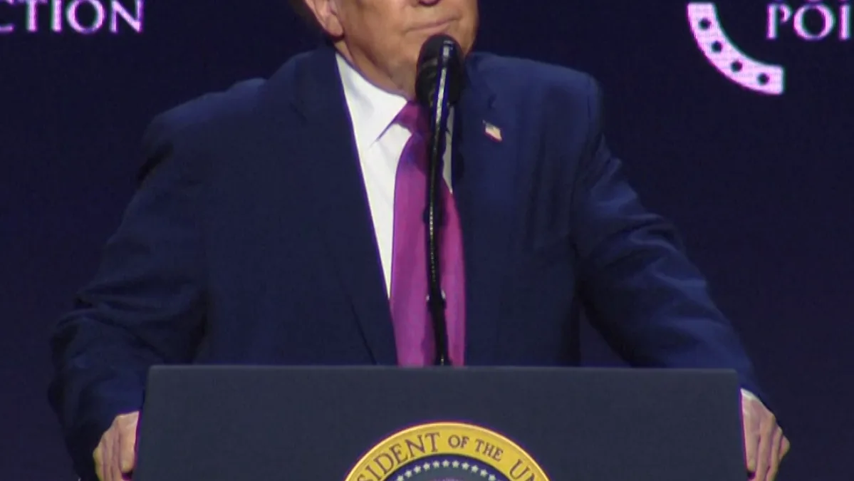 Donald Trump vorbește despre sprijinul statelor din Golf în contextul strâmtorii Hormuz.