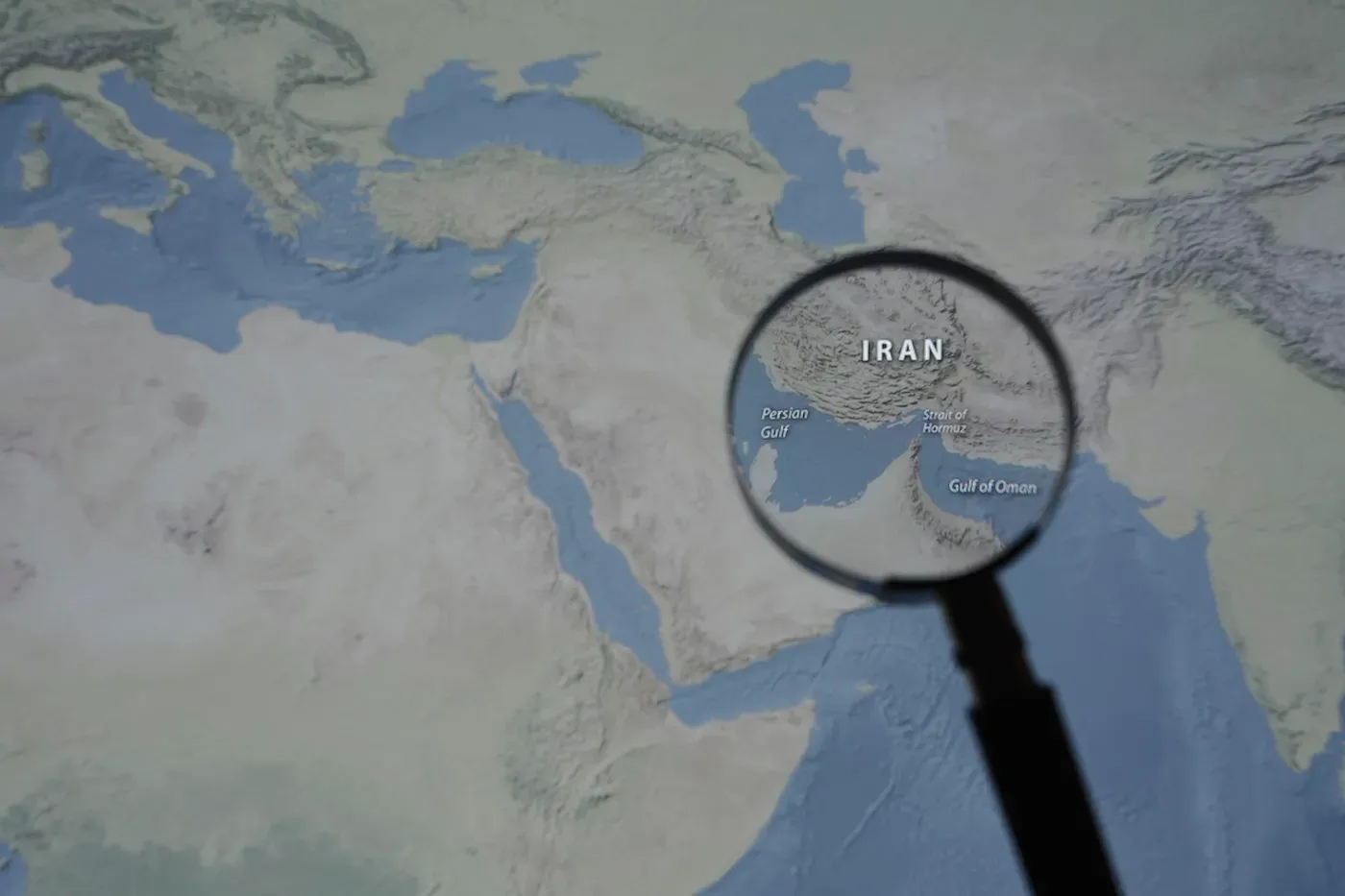 Hartă a regiunii cu accent pe Iran și Strâmtoarea Ormuz