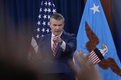 Pete Hegseth discută despre retragerea soldaților americani din Polonia.