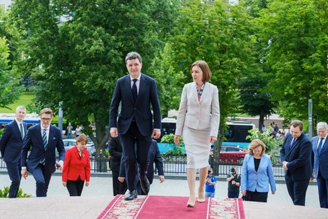 Nicușor Dan și Maia Sandu discută despre unirea României cu Republica Moldova.