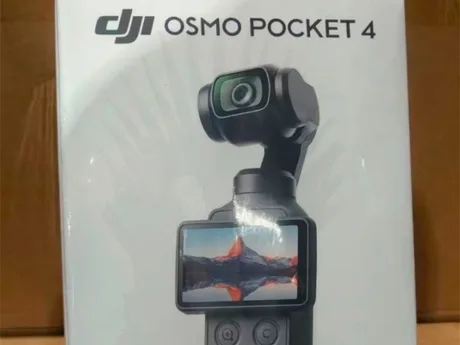 Cutie pentru DJI Osmo Pocket 4, cu design modern și ecran vizibil.