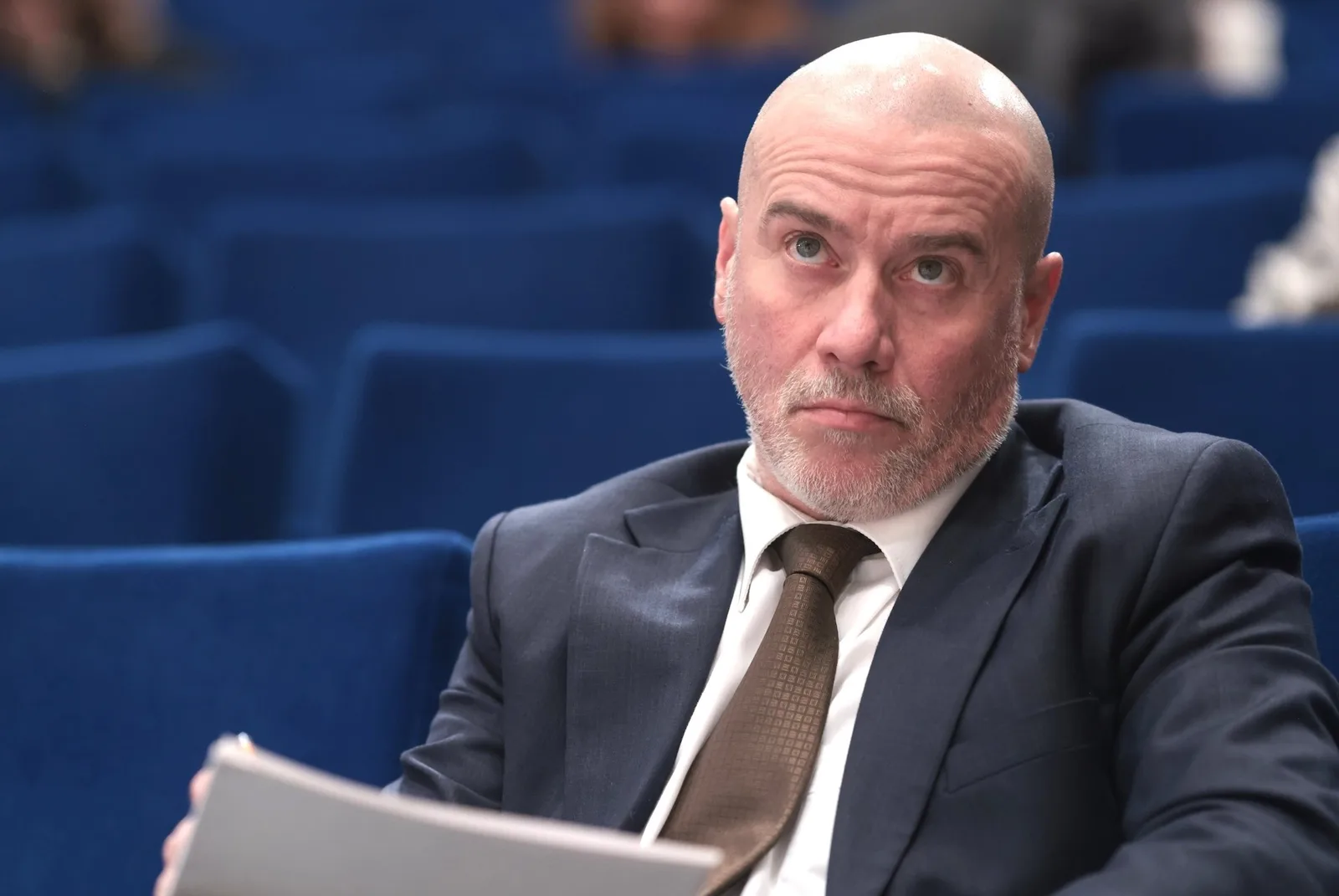 Ministrul Culturii, Demeter András István, în timpul unei conferințe de presă.