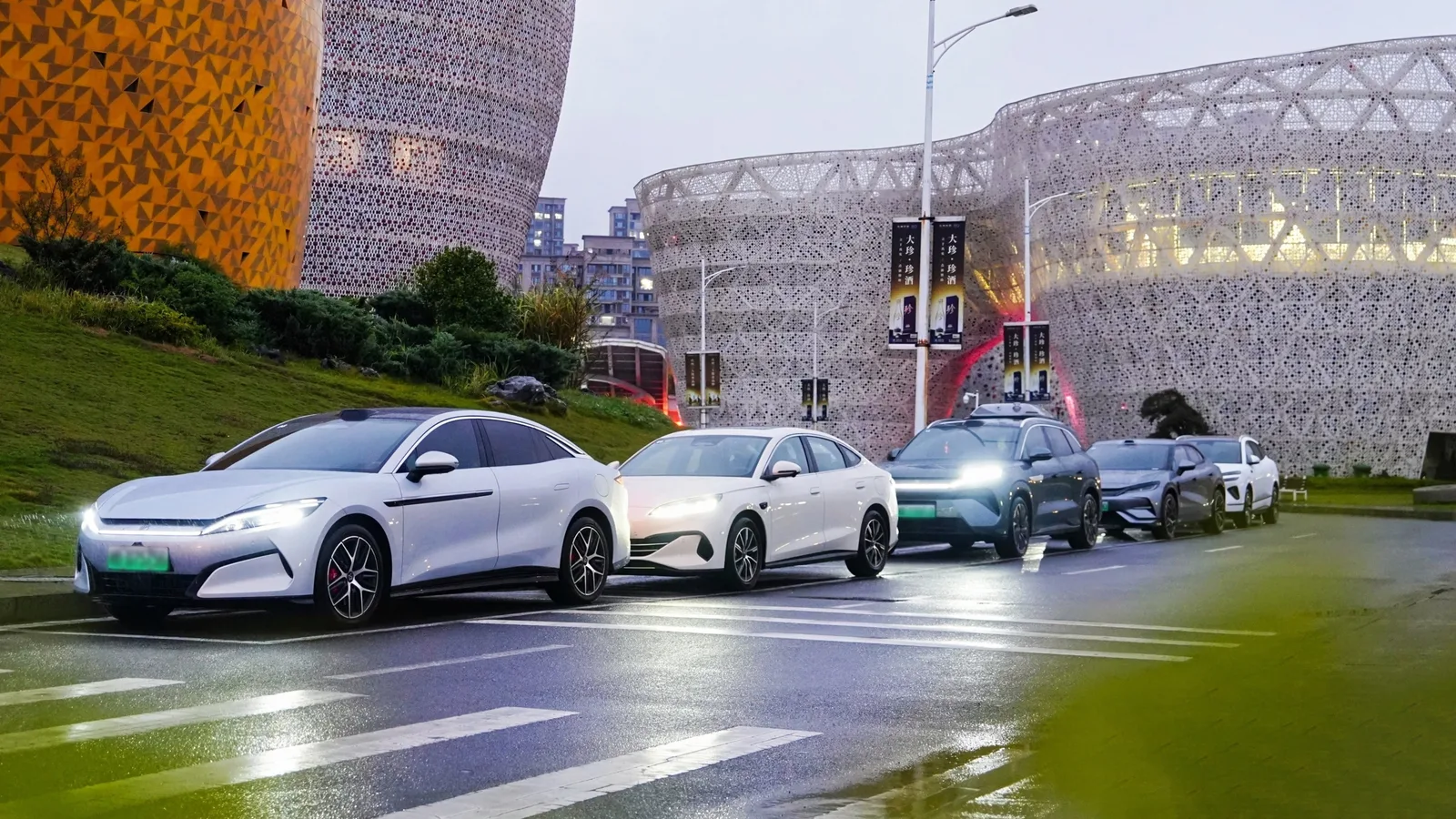 Restricții pentru mașinile din China în baze militare poloneze.