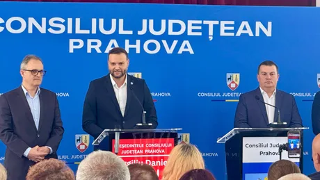 Reprezentanți ai Hidro Prahova discutând despre extinderea rețelelor de apă și canalizare.