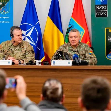 Conferință de presă despre dislocarea tancurilor Abrams în România.