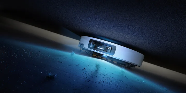 Robot de aspirare cu tehnologie avansată pentru curățenie eficientă în locuințe moderne.