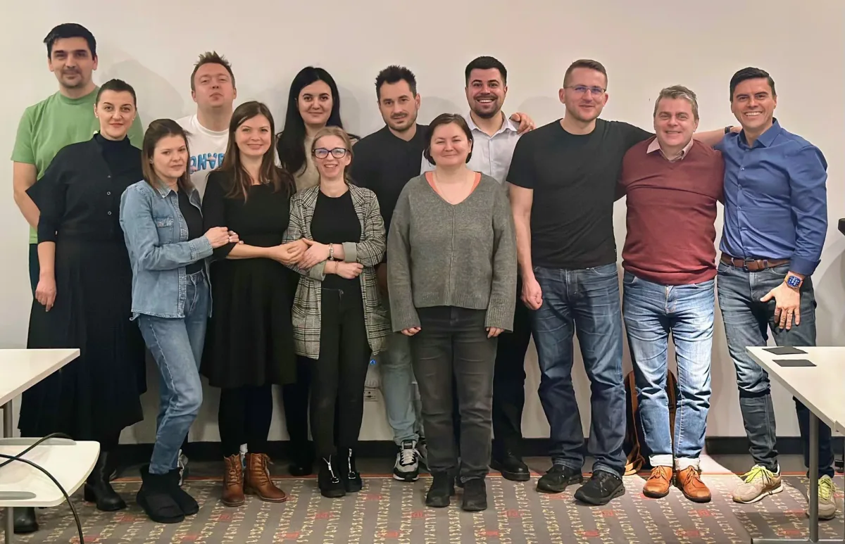 Mihai Pătrașcu și echipa evomag la o întâlnire de management