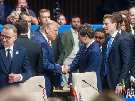 Nicuşor Dan discută despre parteneriatul România-SUA la un eveniment oficial.