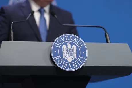Logo-ul Guvernului României pe un fundal albastru.
