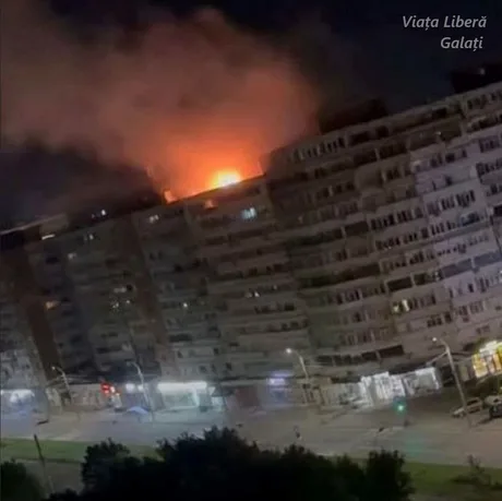 Incendiu pe un bloc din Galați după impactul unei drone rusești.