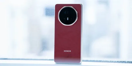 Telefon Honor cu baterie mare, testat pentru autonomie extinsă.