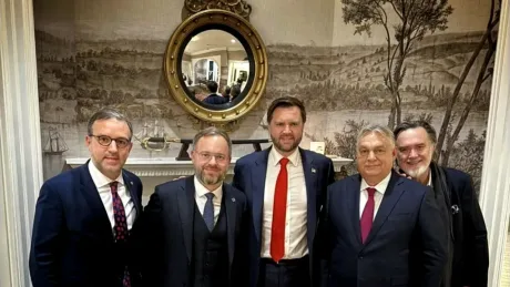 JD Vance alături de oficiali ungari înainte de alegeri, discutând despre amestecul UE.