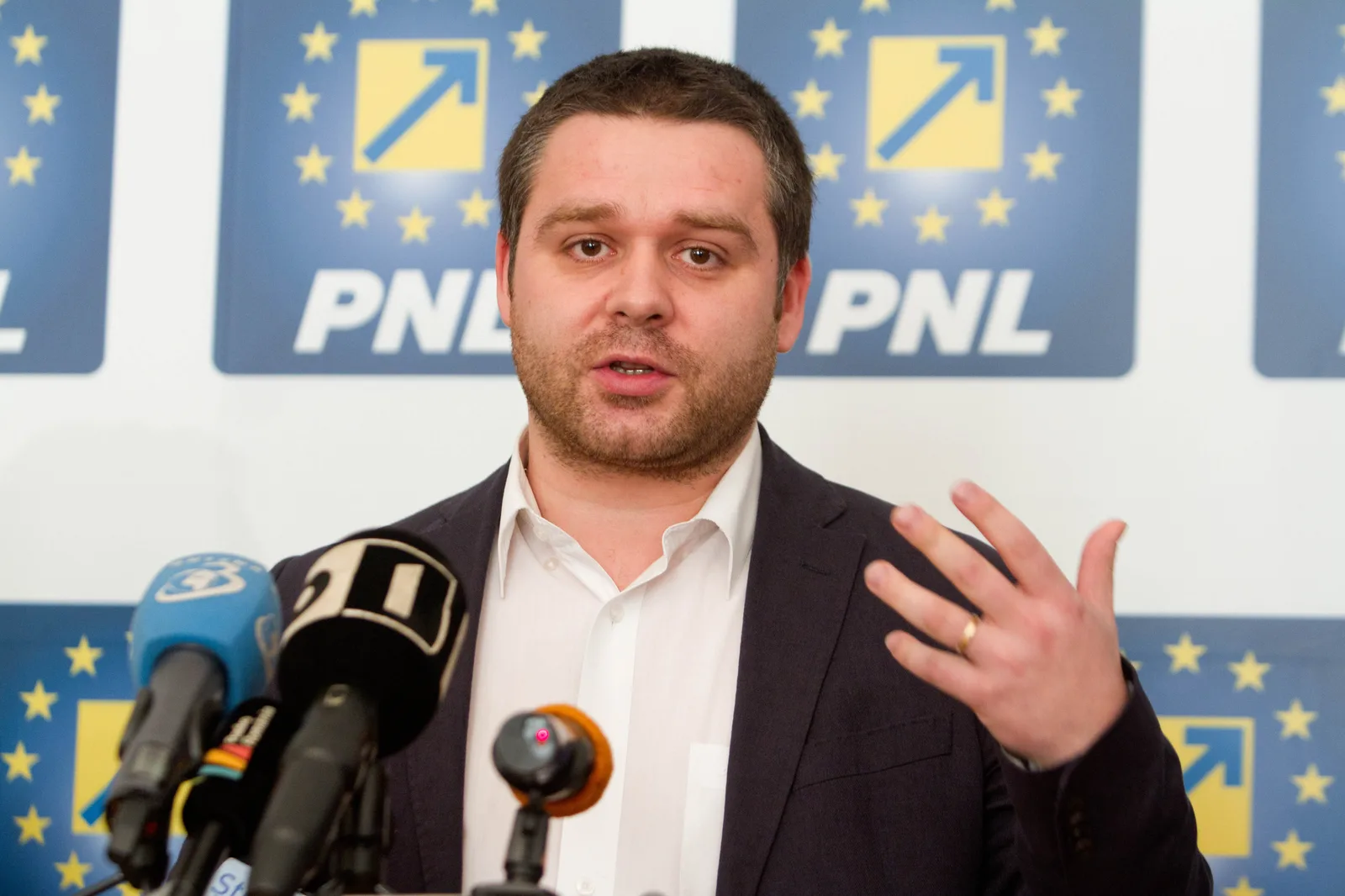 Primarul Capitalei discută despre riscurile financiare ale municipalității.