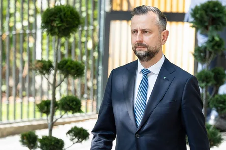 Ministrul Apărării al Poloniei, Władysław Kosiniak-Kamysz, la o ceremonie oficială.