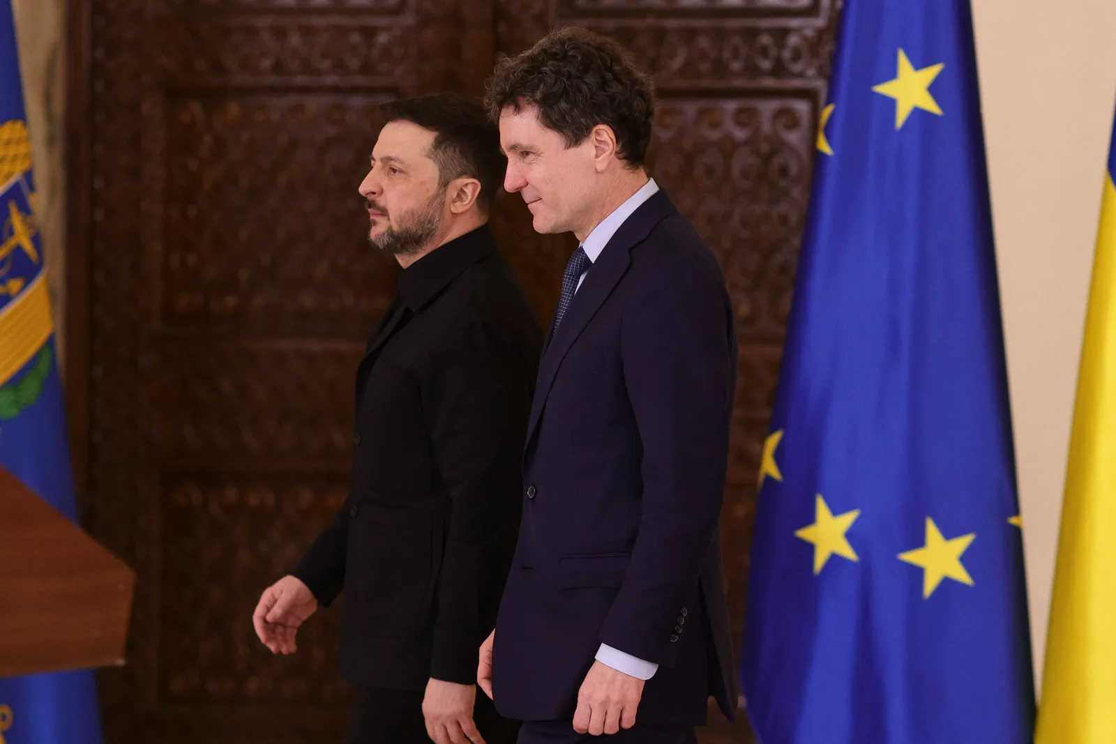 Politologul ucrainean și primarul României discutând despre securitate regională.