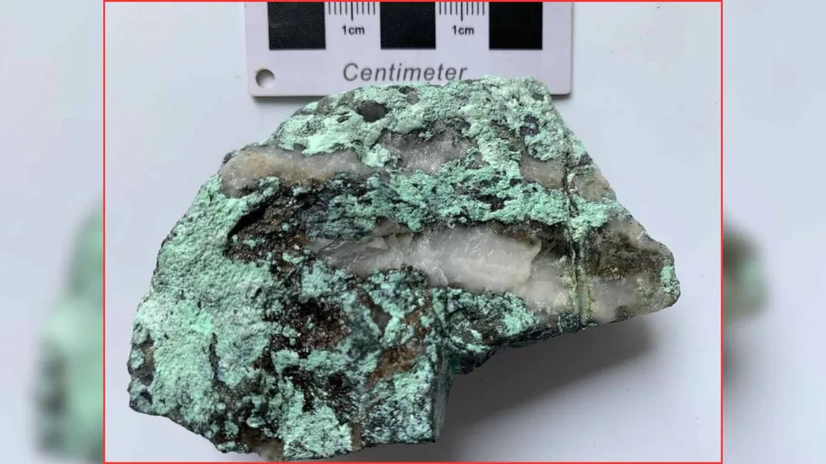 Mineral Jinxiuite descoperit în zăcământul Longhua din China.