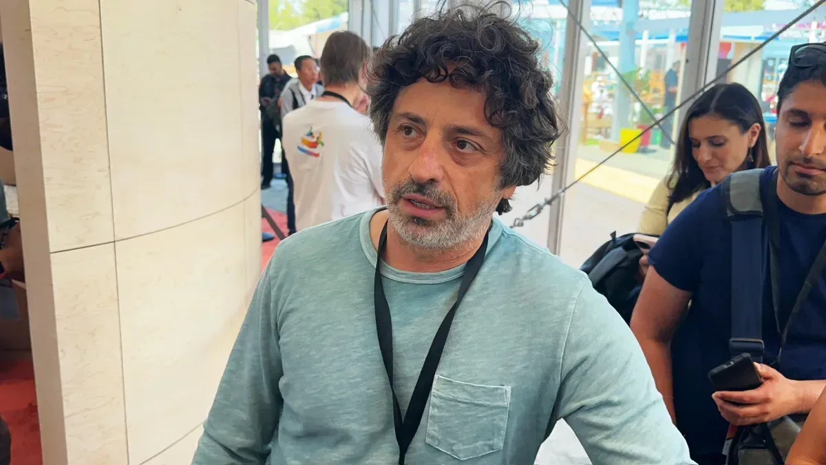 Sergey Brin discutând despre inovațiile Alphabet în tehnologia AI.